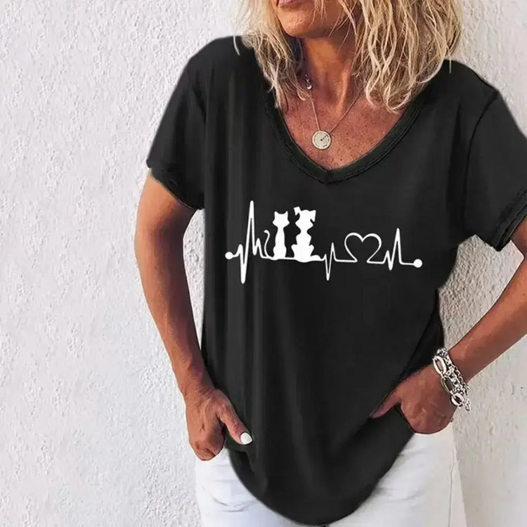 Woman wearing a black retro women&