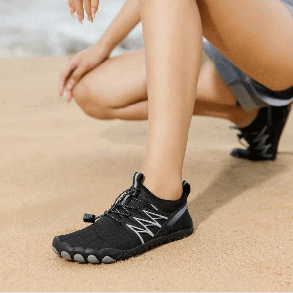 Unisex black barefoot water shoes with elastic quick-dry upper and wear-resistant sole, perfect for trail running, gym, and beach activities.